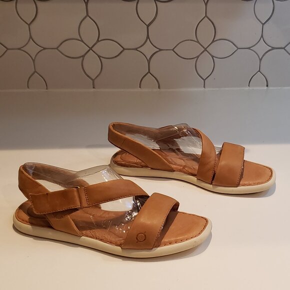 Born Rahway Leather Sandal with Cushioned footbed and straps - Picture 4 of 12